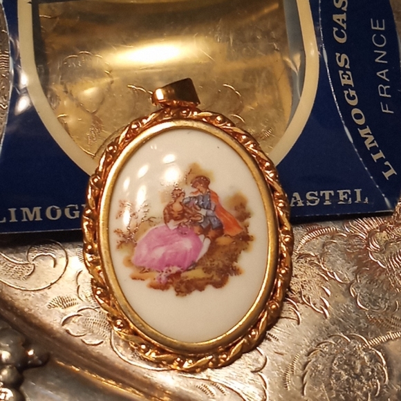 ❤🥰💋 vintage Limoges pendant - Picture 1 of 5